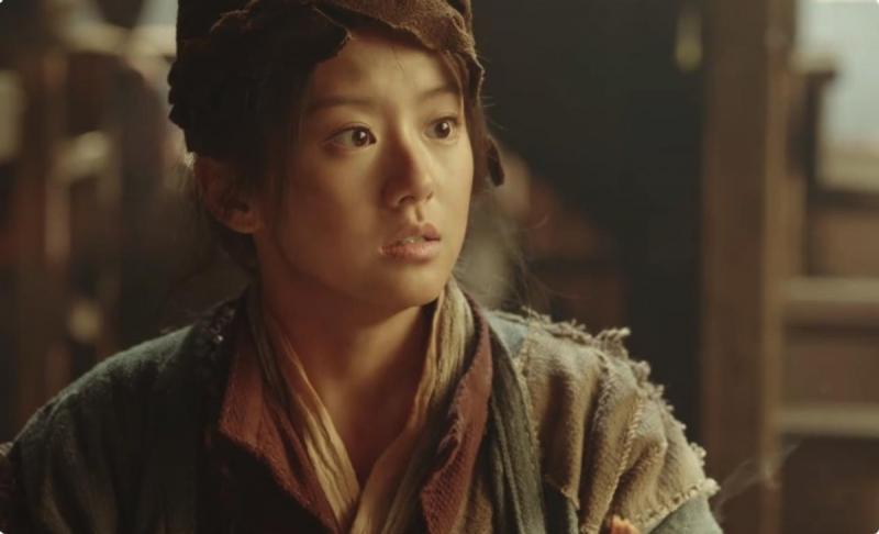 挤眉弄眼、嘴巴歪，却非要尬演“黄蓉”，内娱审美降级好严重-第19张图片-九妖电影