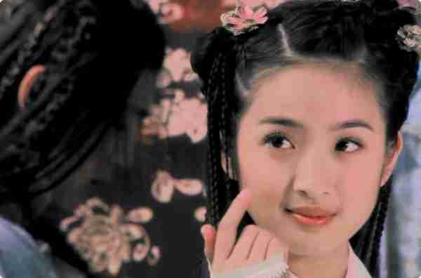 挤眉弄眼、嘴巴歪，却非要尬演“黄蓉”，内娱审美降级好严重-第17张图片-九妖电影