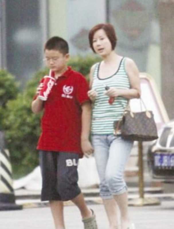 满文军：6次上春晚，当红时和二婚妻子双双入狱，如今怎么样了？_2-第13张图片-九妖电影
