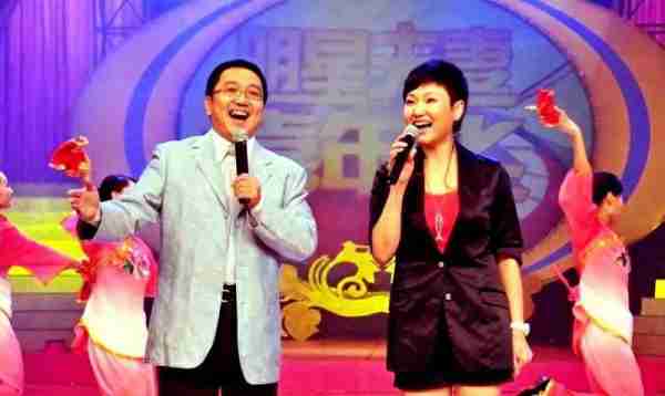 演员句号7次登春晚，娶小11岁的丫蛋，把岳父母当亲父母对待-第14张图片-九妖电影