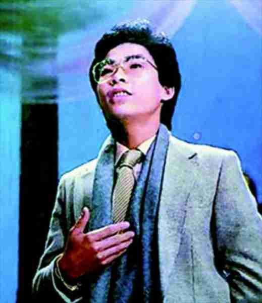 爱国歌手张明敏：春晚一首歌被封杀14年，今子承父业继续“颂华”-第6张图片-九妖电影