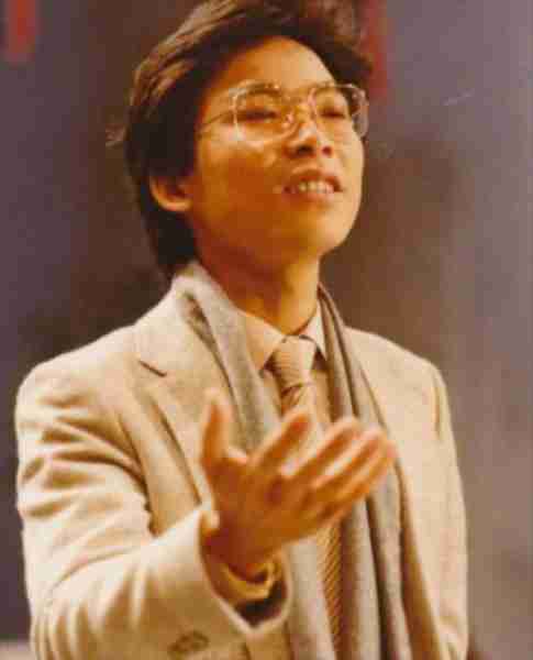 爱国歌手张明敏：春晚一首歌被封杀14年，今子承父业继续“颂华”-第7张图片-九妖电影