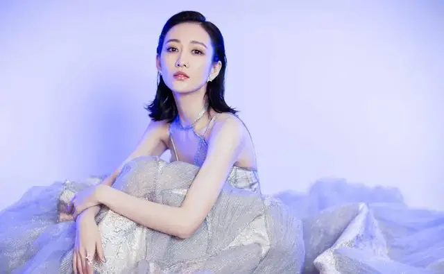 王鸥生娃传闻后首现身，回归录制明星大侦探，网友：希望是假的-第7张图片-九妖电影