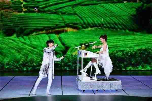 玖月奇迹现状：五登春晚，离婚后王小玮事业高升，王小海杳无音讯-第15张图片-九妖电影