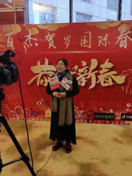 画家慧子（贝娘）特邀参加2024百杰贺岁国际春晚盛典圆满成功-第2张图片-九妖电影