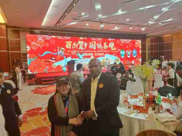 画家慧子（贝娘）特邀参加2024百杰贺岁国际春晚盛典圆满成功-第7张图片-九妖电影