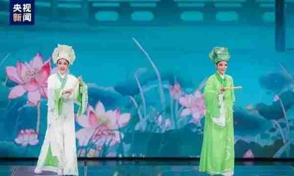 白敬亭上春山、尼格买提魔术穿帮……春晚的名场面再复习一遍-第10张图片-九妖电影