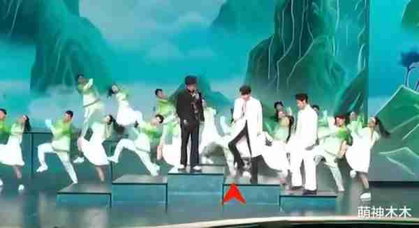 白敬亭春晚演出大翻车！霸占C位打乱节奏，魏大勋魏晨努力救场-第11张图片-九妖电影