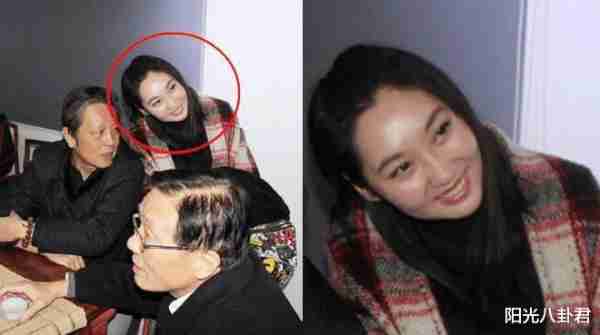 真大方！郁钧剑回乡见人就发钱，登22次春晚，与医生妻子相敬如宾-第15张图片-九妖电影