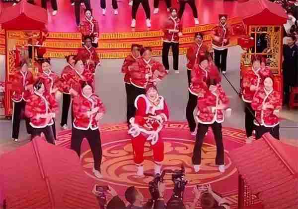 科目三登上多地春晚，网友炸锅了，你还想看吗？-第1张图片-九妖电影