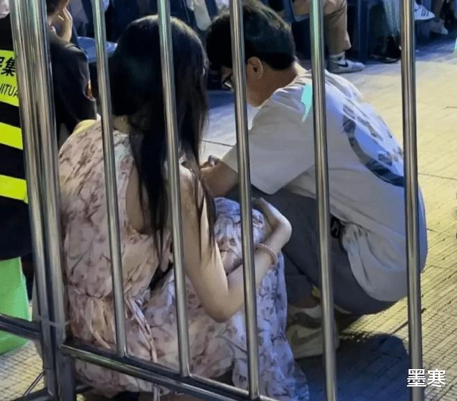 薛之谦演唱会上的“眼镜弟”，告诉我们“可怜之人必有可恨之处”-第4张图片-九妖电影