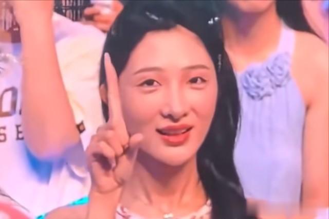 薛之谦演唱会撒谎女身份被扒，不知名身材小网红，本人评论已沦陷-第3张图片-九妖电影