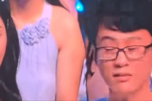 薛之谦演唱会撒谎女身份被扒，不知名身材小网红，本人评论已沦陷-第4张图片-九妖电影
