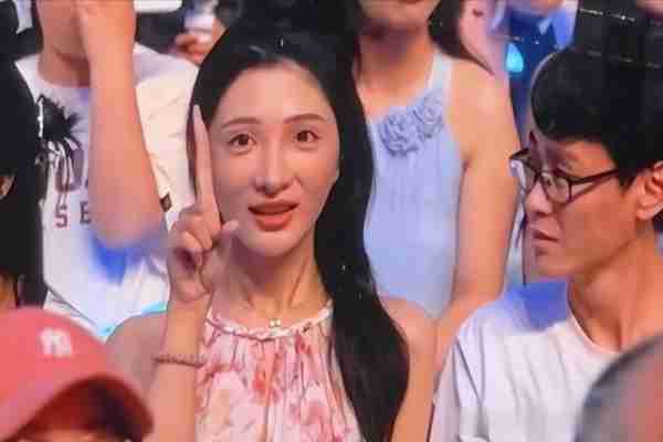 薛之谦演唱会撒谎女身份被扒，不知名身材小网红，本人评论已沦陷-第5张图片-九妖电影
