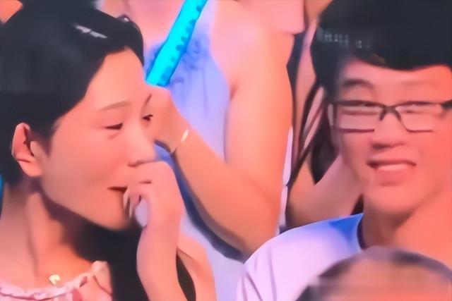 薛之谦演唱会撒谎女身份被扒，不知名身材小网红，本人评论已沦陷-第12张图片-九妖电影