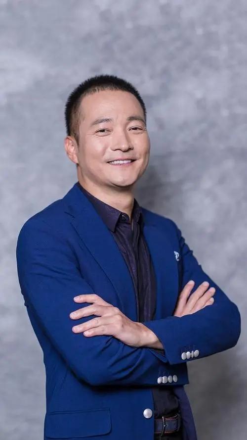 表面人模人样,实则是流氓头子,家暴恶魔,这6位男星太令人作呕-第16张图片-九妖电影 表面人模人样,实则是流氓头子,家暴恶魔,这6位男星太令人作呕-第16张图片-九妖电影