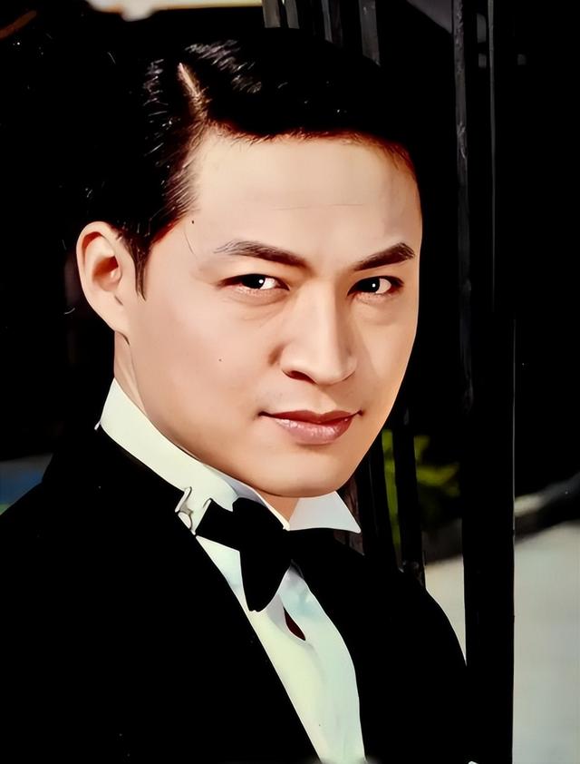 表面人模人样,实则是流氓头子,家暴恶魔,这6位男星太令人作呕-第14张图片-九妖电影 表面人模人样,实则是流氓头子,家暴恶魔,这6位男星太令人作呕-第14张图片-九妖电影