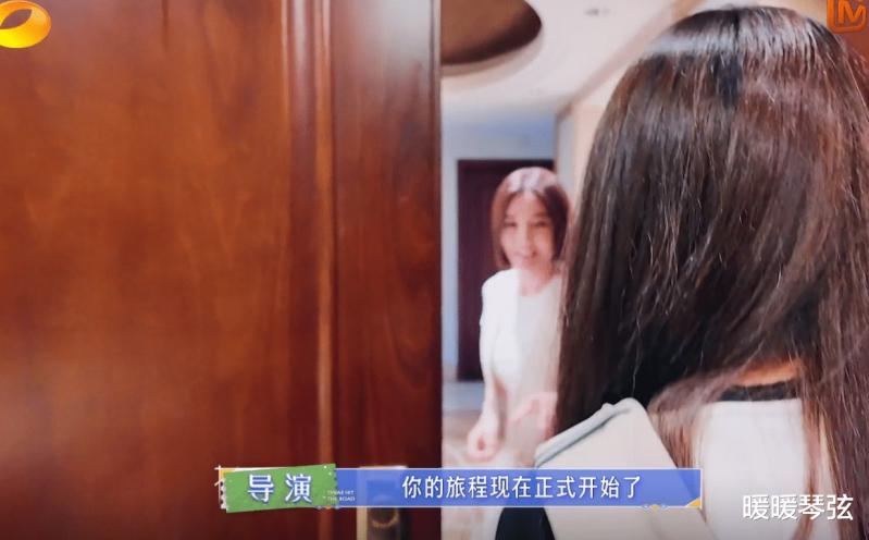 秦岚首次参加真人秀，一个人独居住大平层，比迪丽热巴家宽敞干净-第1张图片-九妖电影