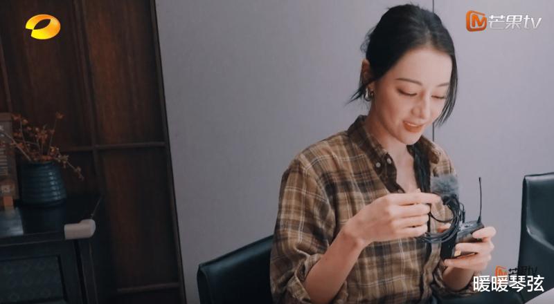 秦岚首次参加真人秀，一个人独居住大平层，比迪丽热巴家宽敞干净-第5张图片-九妖电影