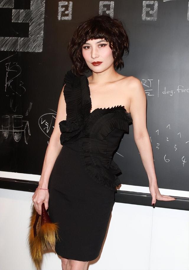 表面是艺人,实际上家世显赫的4位女星,个个根正苗红没人敢惹-第9张图片-九妖电影 表面是艺人,实际上家世显赫的4位女星,个个根正苗红没人敢惹-第9张图片-九妖电影