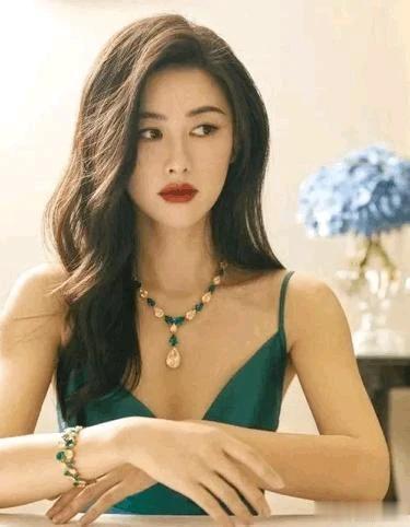 表面是艺人,实际上家世显赫的4位女星,个个根正苗红没人敢惹-第15张图片-九妖电影 表面是艺人,实际上家世显赫的4位女星,个个根正苗红没人敢惹-第15张图片-九妖电影