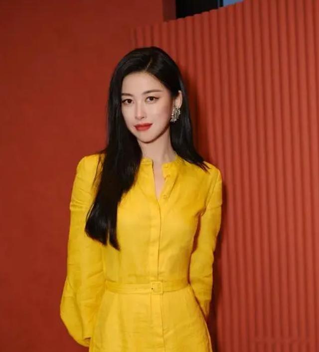 表面是艺人,实际上家世显赫的4位女星,个个根正苗红没人敢惹-第18张图片-九妖电影 表面是艺人,实际上家世显赫的4位女星,个个根正苗红没人敢惹-第18张图片-九妖电影