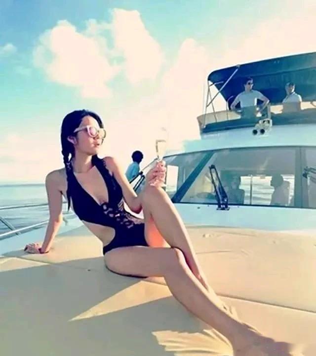 表面是艺人,实际上家世显赫的4位女星,个个根正苗红没人敢惹-第25张图片-九妖电影 表面是艺人,实际上家世显赫的4位女星,个个根正苗红没人敢惹-第25张图片-九妖电影