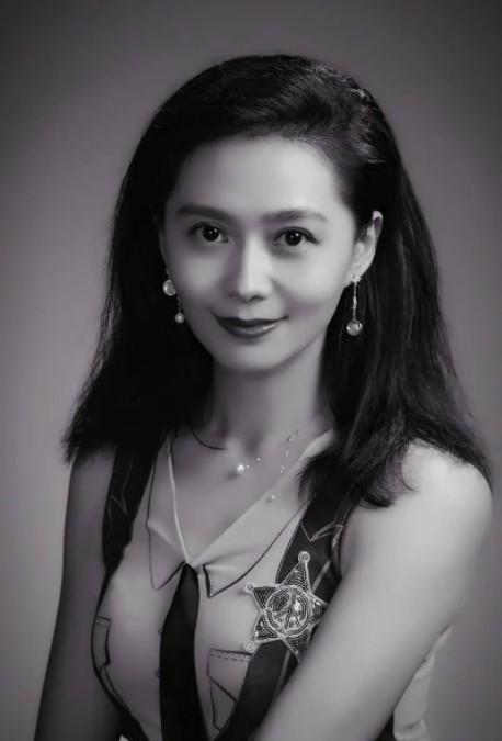 裸替演员邵小珊炮轰冯小刚:你等着,我要曝光你,让你身败名裂!-第3张图片-九妖电影 裸替演员邵小珊炮轰冯小刚:你等着,我要曝光你,让你身败名裂!-第3张图片-九妖电影