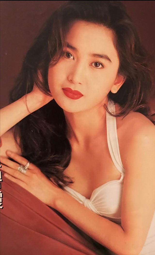 要被温碧霞笑死了!p图不管老公死活!她美得像仙女,老公像难民-第2张图片-九妖电影 要被温碧霞笑死了!p图不管老公死活!她美得像仙女,老公像难民-第2张图片-九妖电影