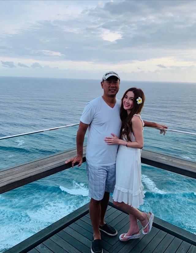 要被温碧霞笑死了!p图不管老公死活!她美得像仙女,老公像难民-第10张图片-九妖电影 要被温碧霞笑死了!p图不管老公死活!她美得像仙女,老公像难民-第10张图片-九妖电影