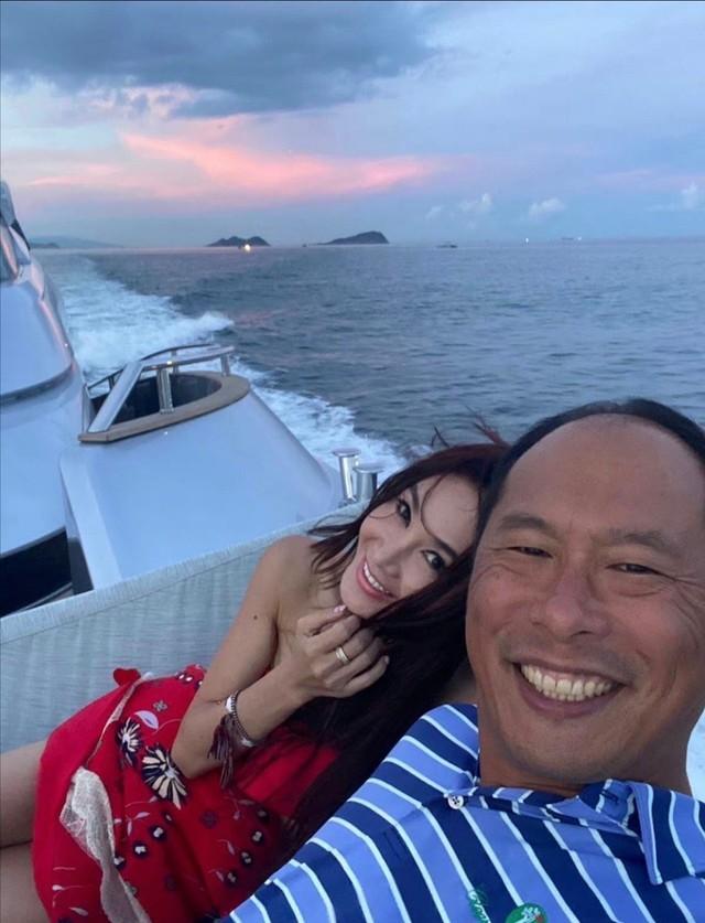 要被温碧霞笑死了!p图不管老公死活!她美得像仙女,老公像难民-第8张图片-九妖电影 要被温碧霞笑死了!p图不管老公死活!她美得像仙女,老公像难民-第8张图片-九妖电影