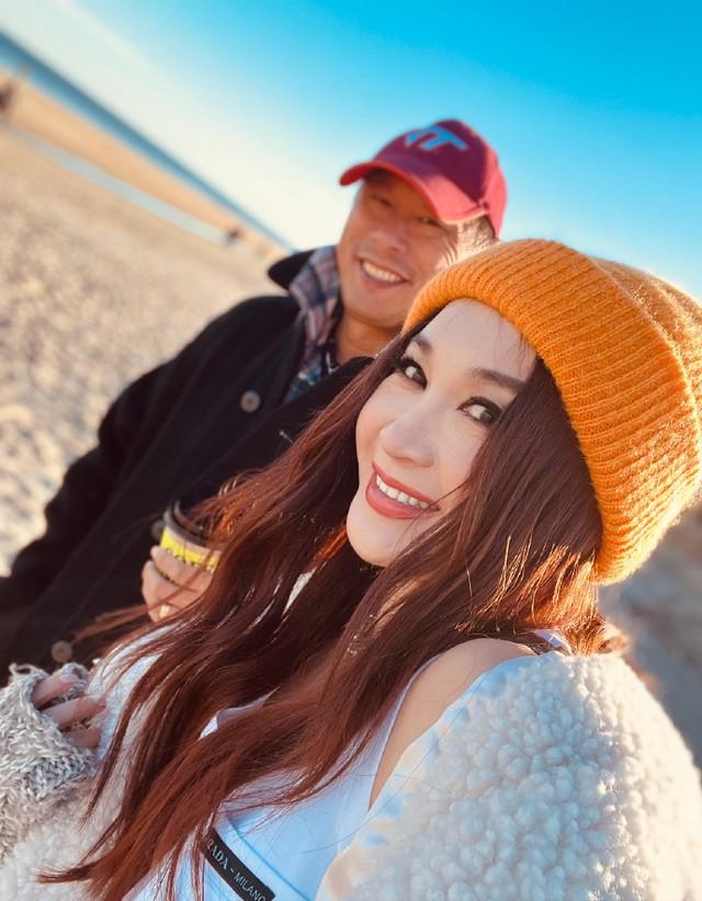 要被温碧霞笑死了!p图不管老公死活!她美得像仙女,老公像难民-第11张图片-九妖电影 要被温碧霞笑死了!p图不管老公死活!她美得像仙女,老公像难民-第11张图片-九妖电影