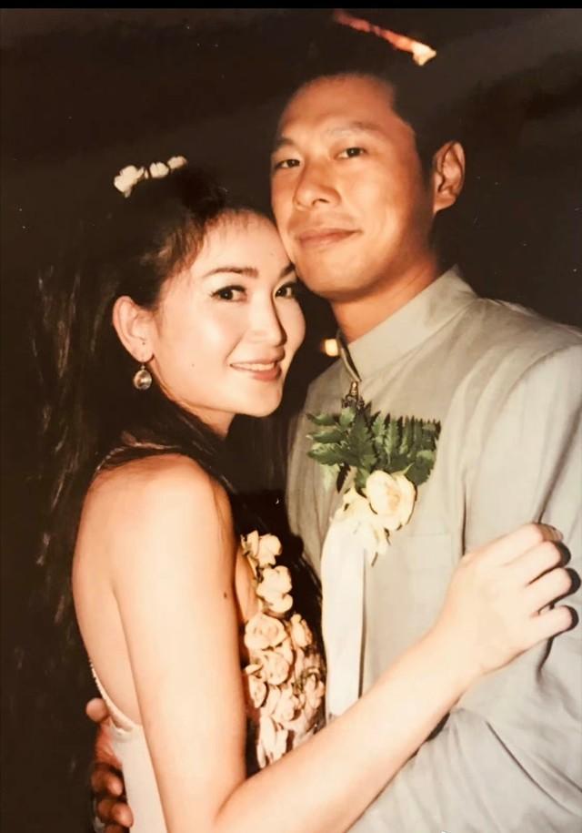 要被温碧霞笑死了!p图不管老公死活!她美得像仙女,老公像难民-第14张图片-九妖电影 要被温碧霞笑死了!p图不管老公死活!她美得像仙女,老公像难民-第14张图片-九妖电影