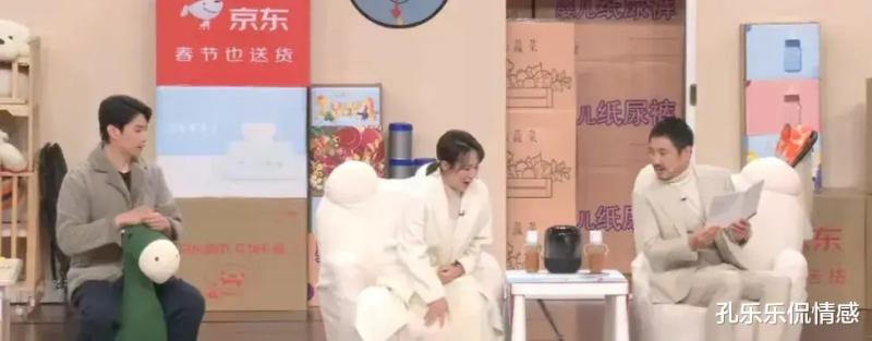 绝了！今年春晚上一美女观众因抢镜突然爆火，看了评论区后笑麻了-第2张图片-九妖电影
