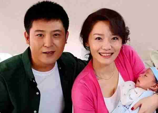 老婆最大!结婚27年被治服拿捏,17次上春晚竟然全是妻子的功劳-第1张图片-九妖电影 老婆最大!结婚27年被治服拿捏,17次上春晚竟然全是妻子的功劳-第1张图片-九妖电影
