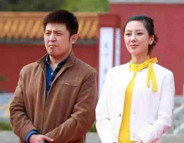 老婆最大!结婚27年被治服拿捏,17次上春晚竟然全是妻子的功劳-第3张图片-九妖电影 老婆最大!结婚27年被治服拿捏,17次上春晚竟然全是妻子的功劳-第3张图片-九妖电影