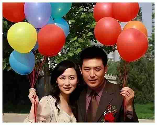 老婆最大!结婚27年被治服拿捏,17次上春晚竟然全是妻子的功劳-第6张图片-九妖电影 老婆最大!结婚27年被治服拿捏,17次上春晚竟然全是妻子的功劳-第6张图片-九妖电影