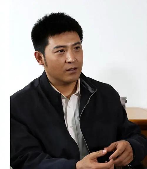 老婆最大!结婚27年被治服拿捏,17次上春晚竟然全是妻子的功劳-第5张图片-九妖电影 老婆最大!结婚27年被治服拿捏,17次上春晚竟然全是妻子的功劳-第5张图片-九妖电影