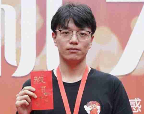 脱口秀杨波曝光夏门大学女粉丝姓名学校3天，没学生为流量发黑料-第1张图片-九妖电影