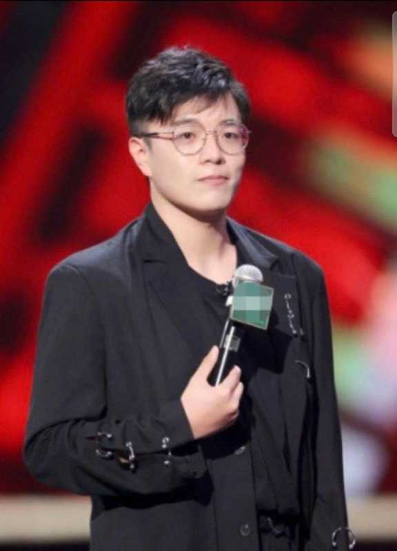 脱口秀杨波试图自杀引热议，称吃头孢喝酒没事，官媒紧急呼吁别信-第1张图片-九妖电影