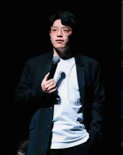 脱口秀杨波试图自杀引热议，称吃头孢喝酒没事，官媒紧急呼吁别信-第3张图片-九妖电影