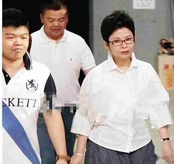 董文华：上春晚14次，因绯闻被资本雪藏，如今逆风翻盘成人生赢家-第18张图片-九妖电影