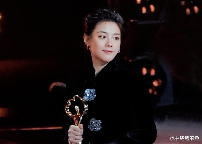 被主流媒体当成女性榜样，登春晚后获《浪姐5》邀约，她成了芒果力捧的一张王牌-第2张图片-九妖电影