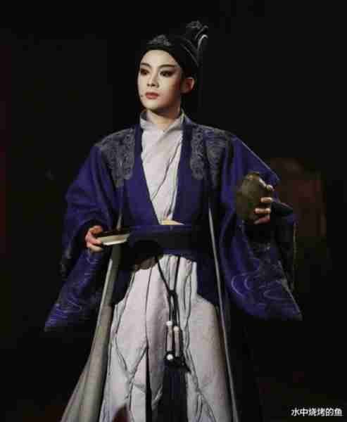 被主流媒体当成女性榜样，登春晚后获《浪姐5》邀约，她成了芒果力捧的一张王牌-第9张图片-九妖电影