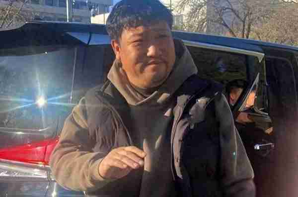 被龙年央视春晚淘汰的嘉宾,蔡国庆过于自信,董宇辉实属无奈-第1张图片-九妖电影 被龙年央视春晚淘汰的嘉宾,蔡国庆过于自信,董宇辉实属无奈-第1张图片-九妖电影