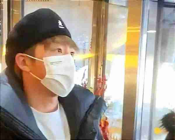 被龙年央视春晚淘汰的嘉宾,蔡国庆过于自信,董宇辉实属无奈-第4张图片-九妖电影 被龙年央视春晚淘汰的嘉宾,蔡国庆过于自信,董宇辉实属无奈-第4张图片-九妖电影