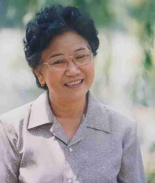 赵丽蓉:60岁才从春晚走红,晚年请求安乐死,去世时万人送行-第3张图片-九妖电影 赵丽蓉:60岁才从春晚走红,晚年请求安乐死,去世时万人送行-第3张图片-九妖电影