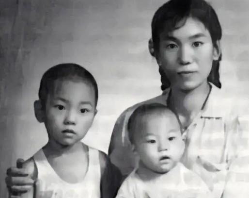 赵丽蓉:60岁才从春晚走红,晚年请求安乐死,去世时万人送行-第13张图片-九妖电影 赵丽蓉:60岁才从春晚走红,晚年请求安乐死,去世时万人送行-第13张图片-九妖电影