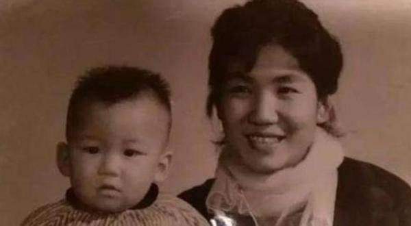 赵丽蓉:60岁才从春晚走红,晚年请求安乐死,去世时万人送行-第12张图片-九妖电影 赵丽蓉:60岁才从春晚走红,晚年请求安乐死,去世时万人送行-第12张图片-九妖电影