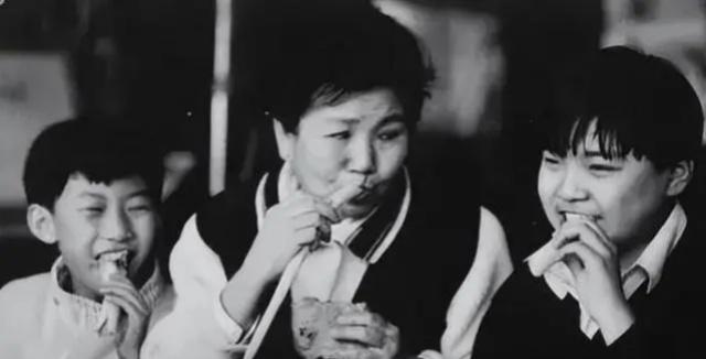 赵丽蓉:60岁才从春晚走红,晚年请求安乐死,去世时万人送行-第20张图片-九妖电影 赵丽蓉:60岁才从春晚走红,晚年请求安乐死,去世时万人送行-第20张图片-九妖电影
